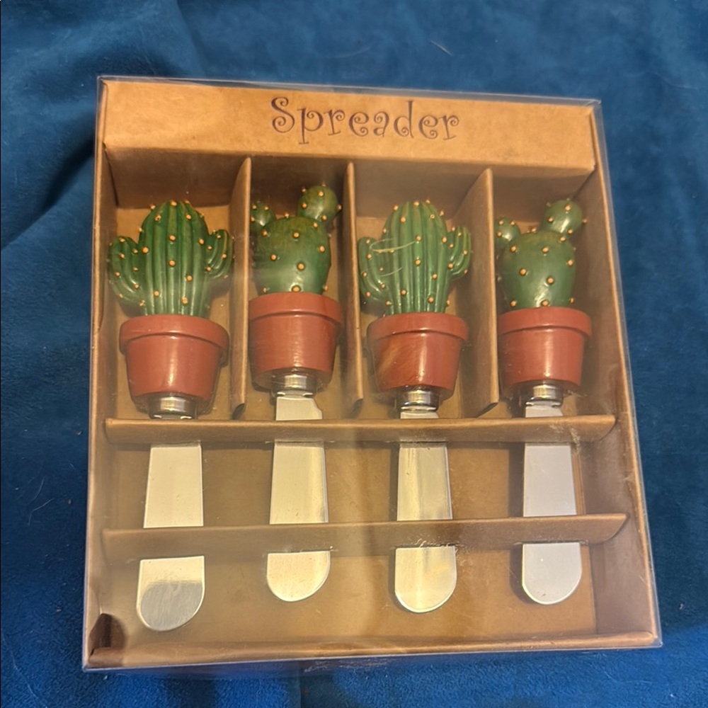 Cactus Spreader Set with Silver Blades